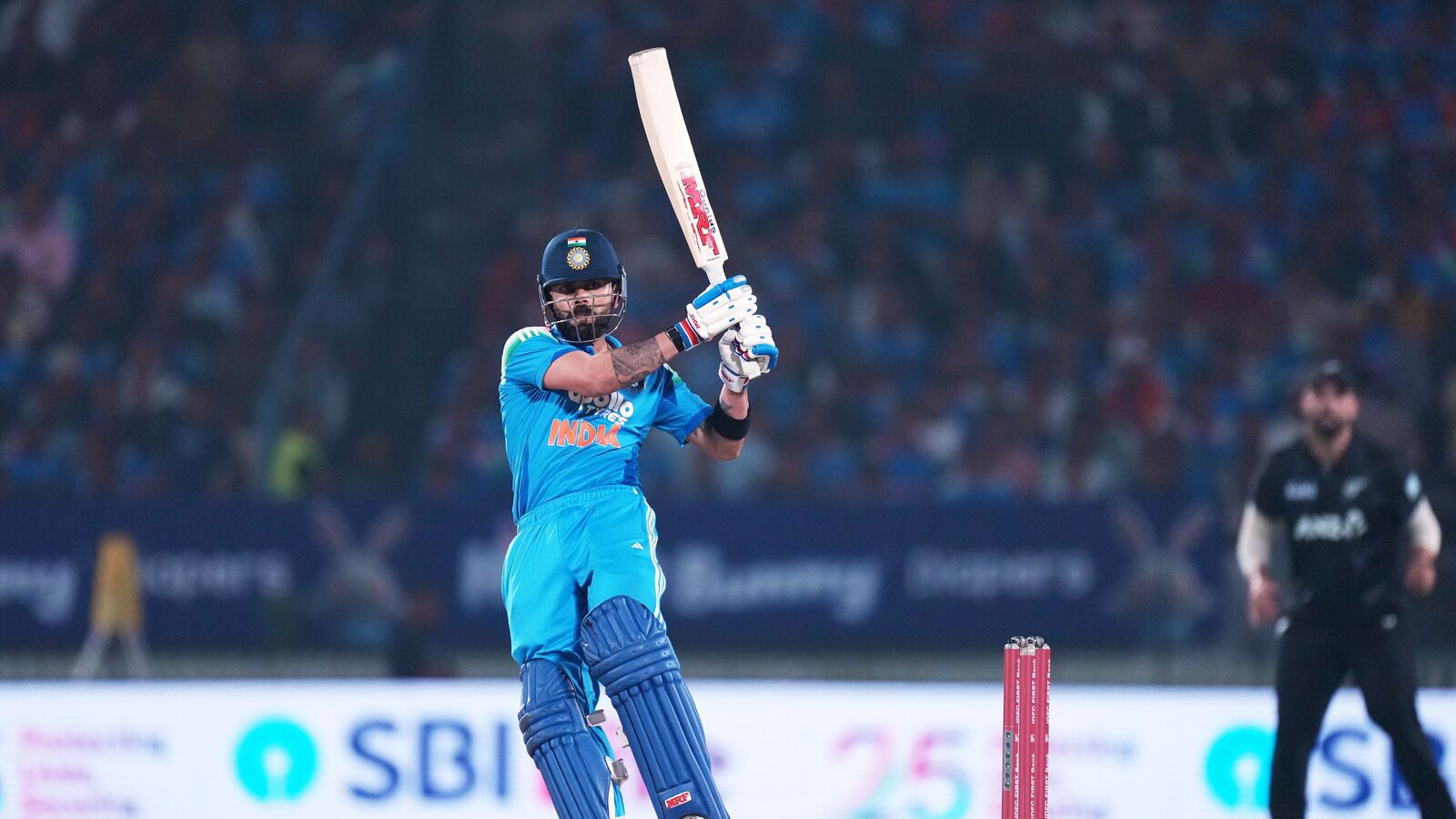 विराट कोहली बने सबसे तेज 28,000 अंतरराष्ट्रीय रन; रैंकिंग में पूर्व भारतीय कप्तान सचिन तेंदुलकर से कितने दूर हैं?