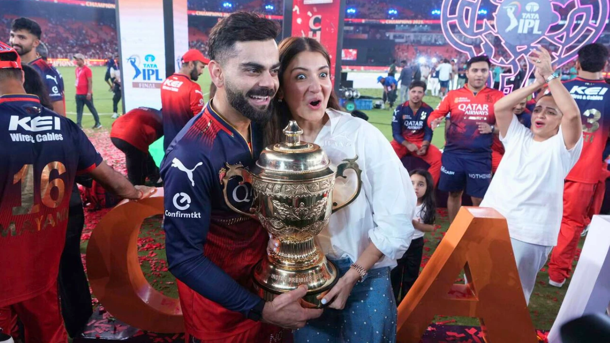 Virat Kohli RCB sale Anushka Sharma IPL.webp डियाजियो द्वारा किताबें भेजने के साथ ही आरसीबी की बिक्री आधिकारिक तौर पर शुरू हो गई; 18,000 करोड़ रुपये का मूल्यांकन लॉन्च किया गया